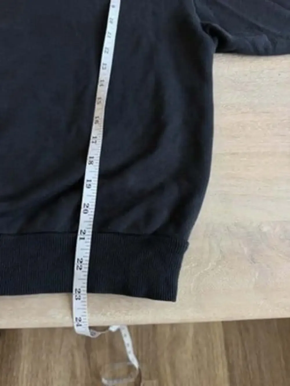 Alo Yoga Accolade Crew Neck Pullover in Black Size Small